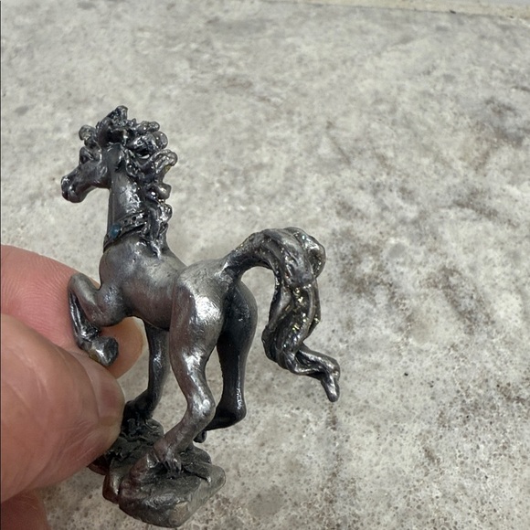 Pewter Unicorn with chrystal ball Figurine 2”x2” - Picture 6 of 7